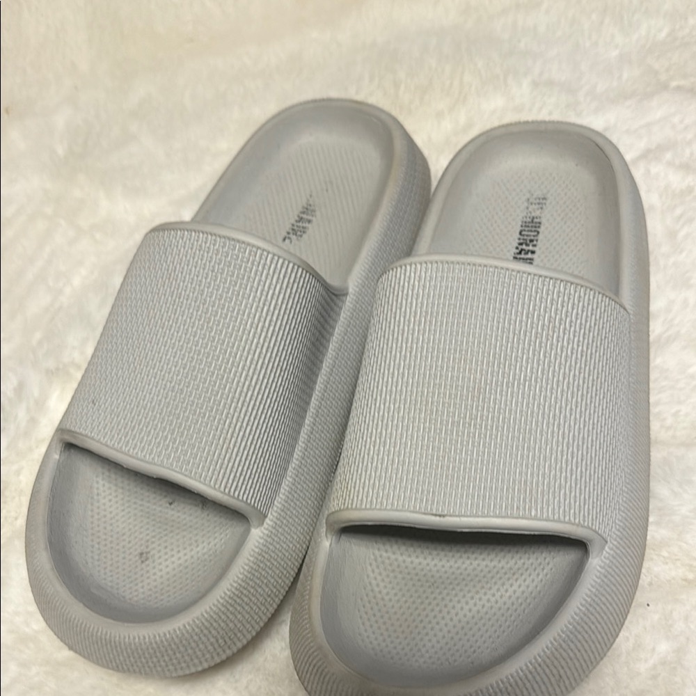 Women's Gray Slippers